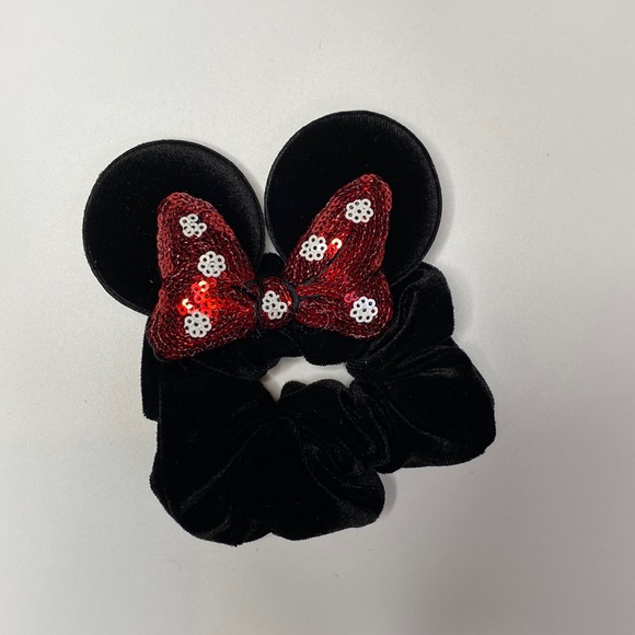 Black with Red Spotted Minnie Mouse Scrunchie - Picture 1 of 1